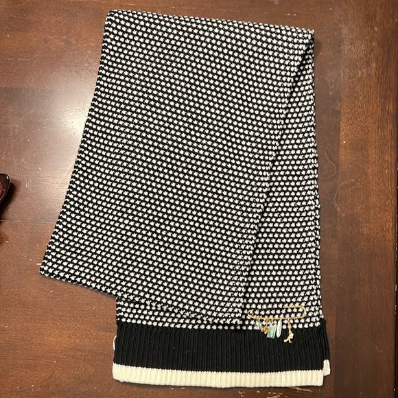 Coach Knit Charm scarf - Picture 4 of 5